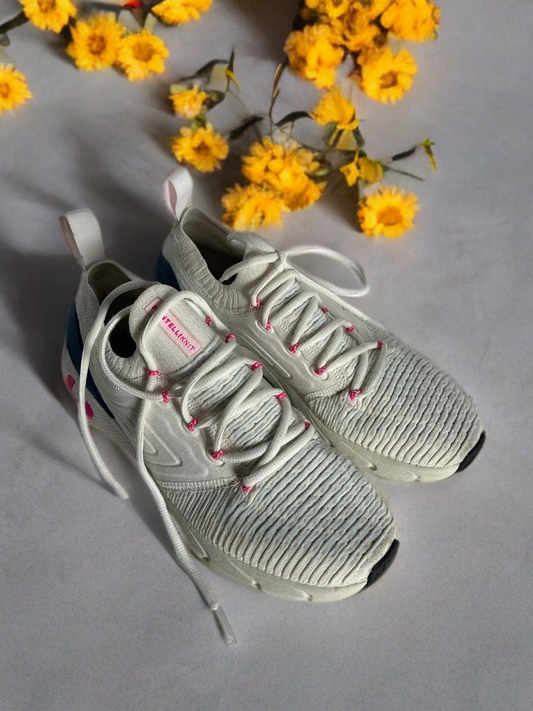 Vintage Under Armour Shoes White – Size 9.5 Women